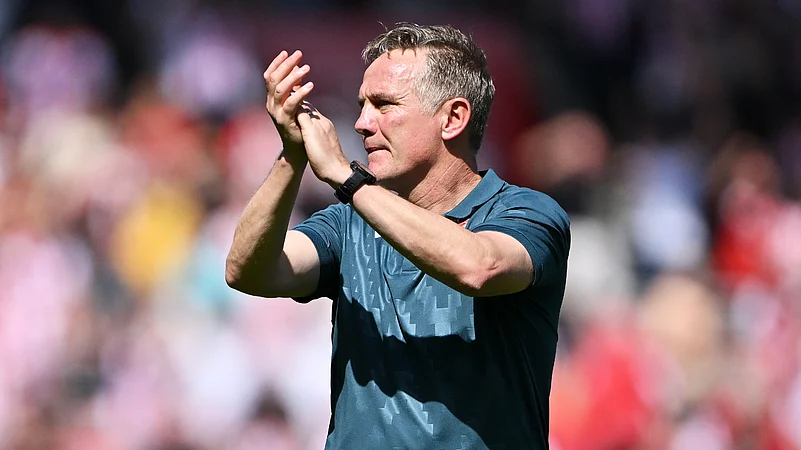 Phil Parkinson applauds Wrexhams fans