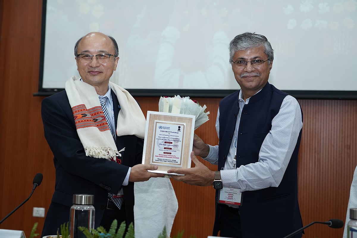 Vaidya Rajesh Kotecha, Secretary, Ministry of Ayush, felicitates a delegate during the WHO-IRCH workshop on herbal medicine regulation in New Delhi.