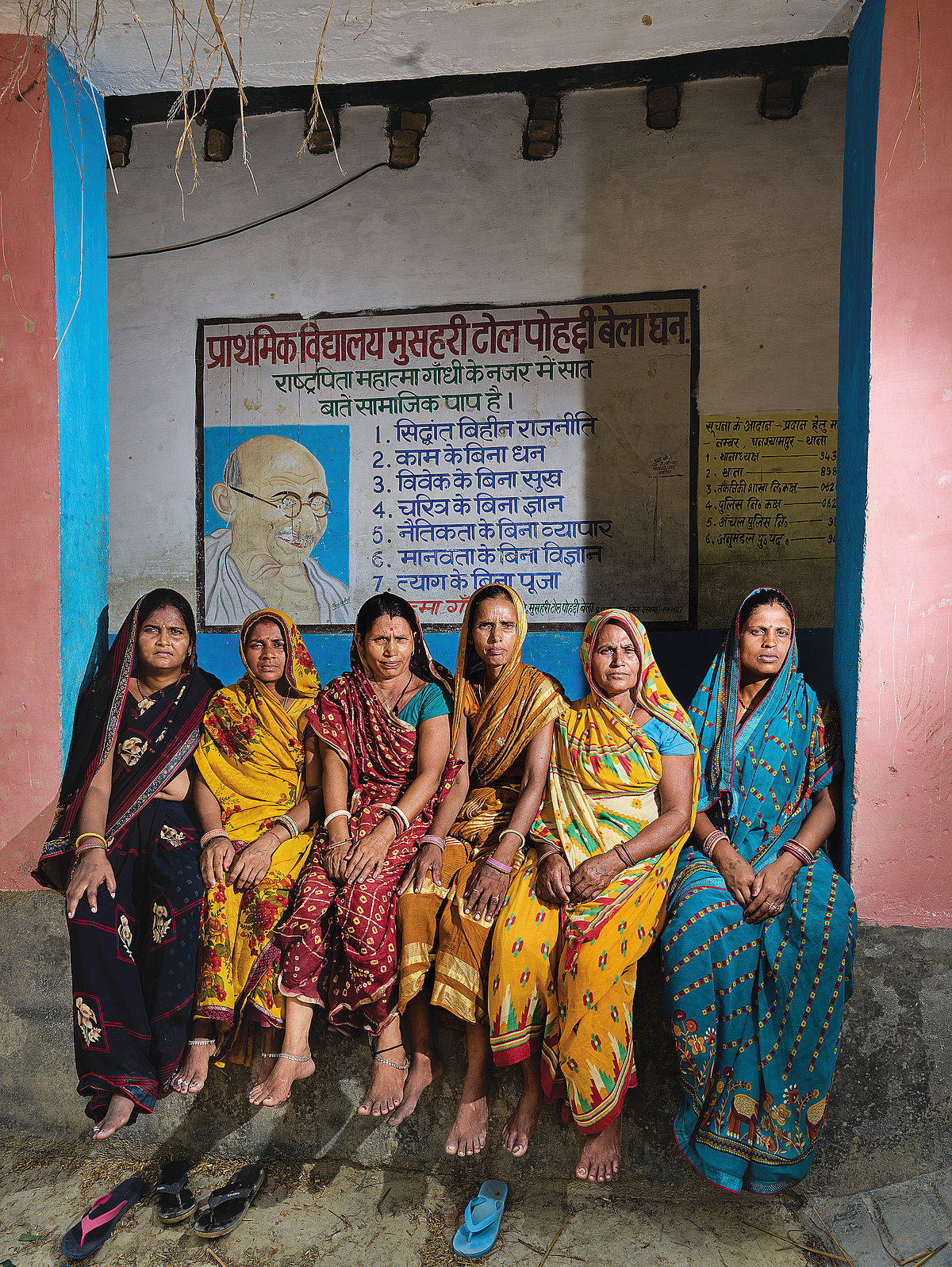 Romana Manpreet : The She Voter : Women sitting outside a school in Pohaddi Bela village in Dharbhanga