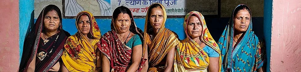 Photo: Romana Manpreet : The She Voter: Women sitting outside a school in Pohaddi Bela village in Darbhanga, Bihar   
