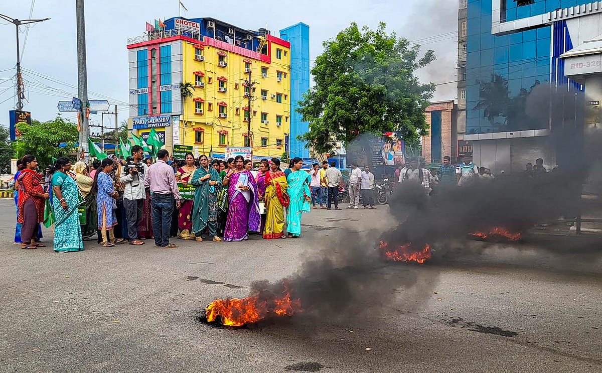 PTI : Schoolgirl self-immolated in Odisha (representational image)