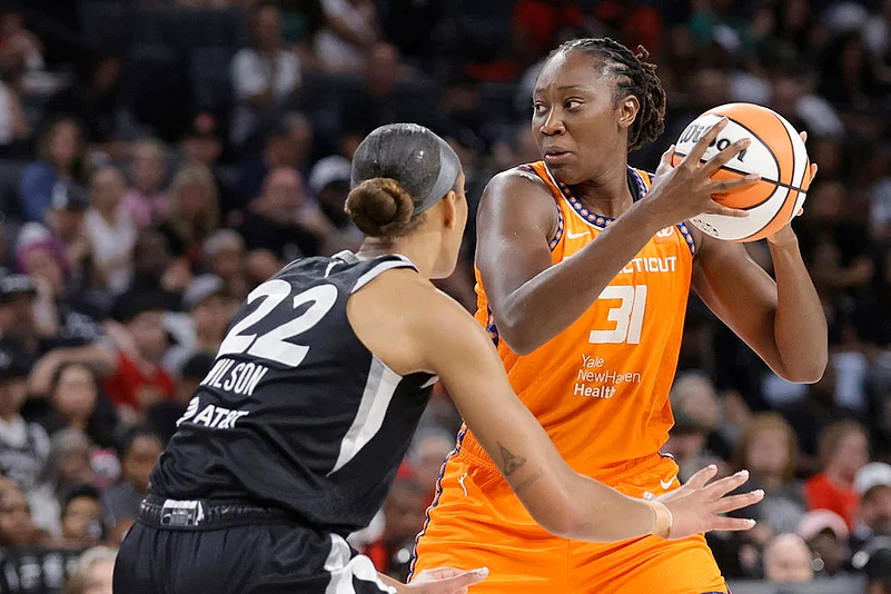 WNBA basketball 2025 Las Vegas Aces vs Connecticut Sun game photos: Tina Charles