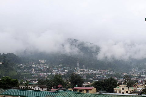 Uttarkashi: Low clouds cover mountains