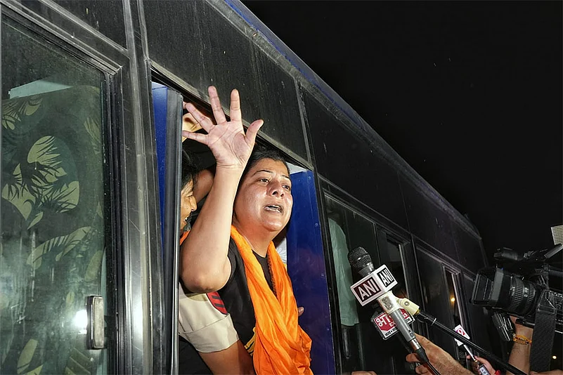 Stray dog menace in Delhi-NCR_Police Detain Activists Protesting SC’s Stray Dog Removal Order