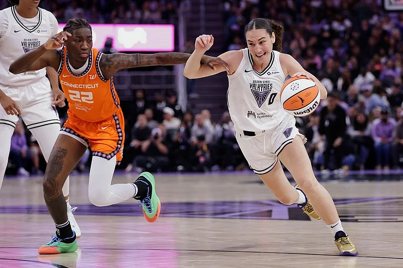 WNBA basketball game Golden State Valkyries vs Connecticut Sun in San Francisco_Carla Leite