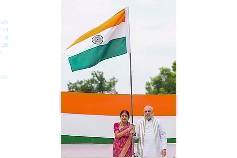 Amit Shah hoists National Flag