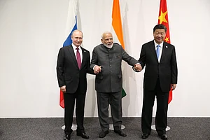 Mikhail Svetlov/Getty Images : Russian President Vladimir Putin (L), Indian Prime Minister Narendra Modi (C) and Chinese President Xi Jinping (R) pose for a group photo prior to their trilateral meeting at the G20 Osaka Summit 2019 on June 28, 2019 in Osaka, Japan.