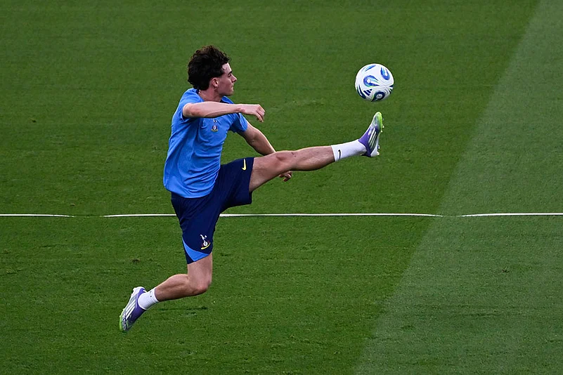 UEFA Super Cup soccer 2025 PSG vs Tottenham Hotspur Training photos_Archie Gray