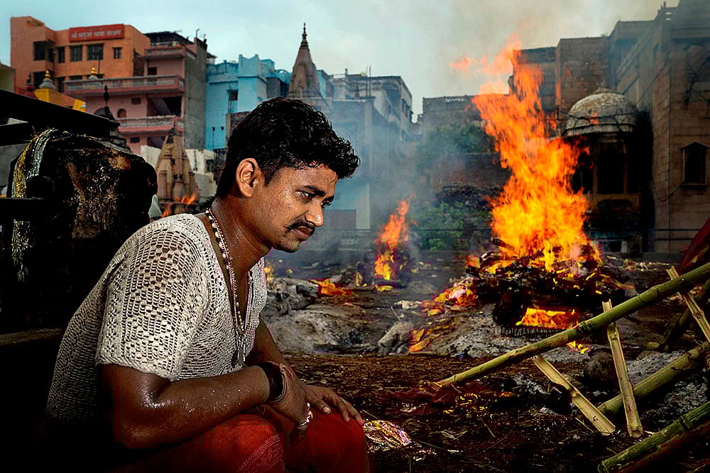 | Photo: Suresh K Pandey/Outlook : Shalok Chaudhary lights funeral pyres for 30-100 bodies a day