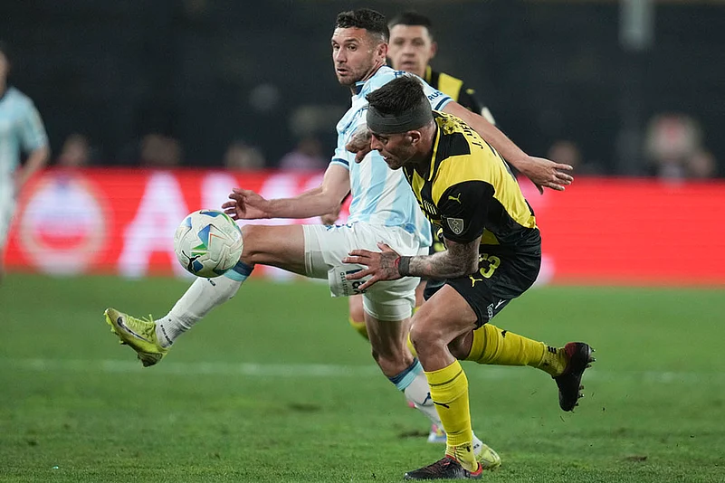 Copa Libertadores soccer Penarol FC vs Racing Club photos: Oscar Mendez