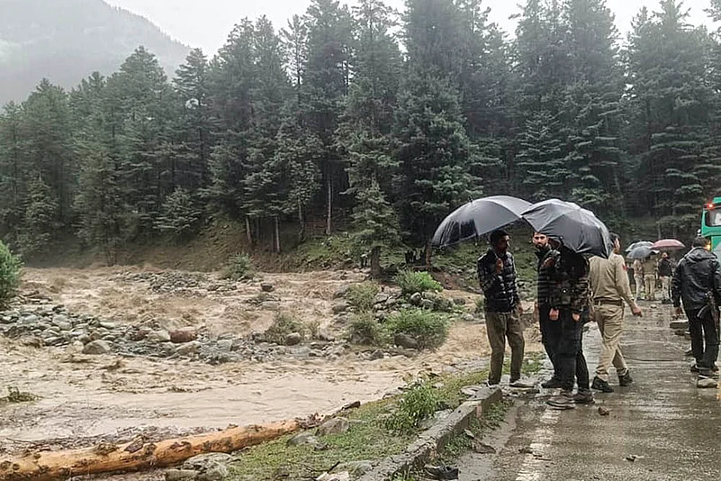 Water level rises in Pahalgam after cloudburst in Kishtwar