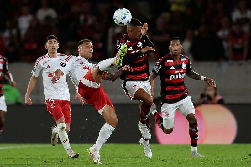 Copa Libertadores soccer Flamengo vs Internacional photos: Samuel Lino