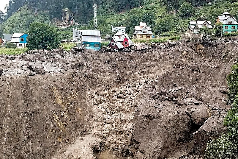 Massive cloudburst in Jammu and Kashmirs Kishtwar_Houses are damaged