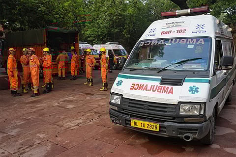 Wall of Dargah near Humayun's Tomb collapses