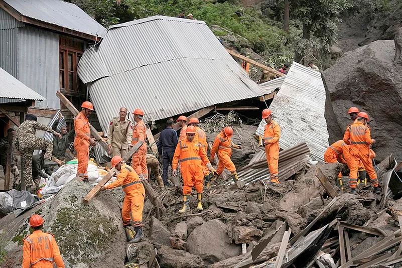 Massive cloudburst in Jammu and Kashmirs Kishtwar_NDRF personnel
