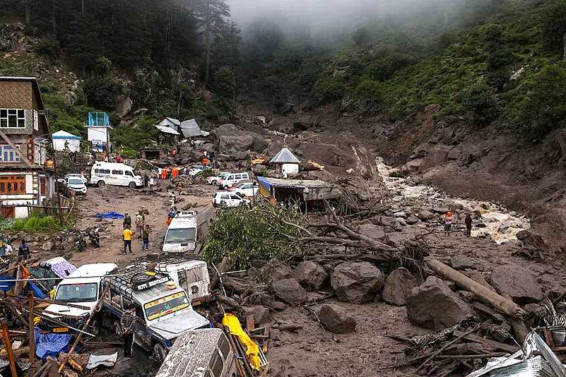 Massive cloudburst in Jammu and Kashmirs Kishtwar_Rescue work underway