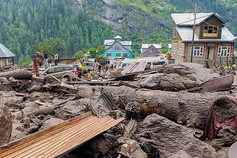 Massive cloudburst in Jammu and Kashmirs Kishtwar_massive cloudburst at Chasoti