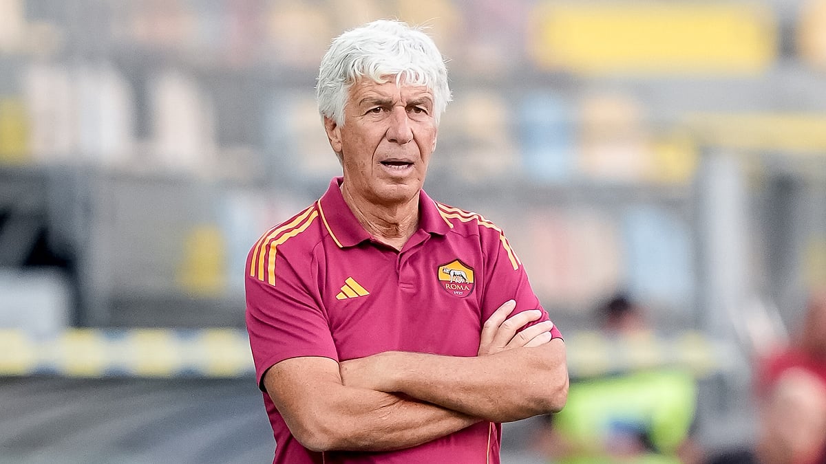Gian Piero Gasperini looks on during Roma's draw with Neom