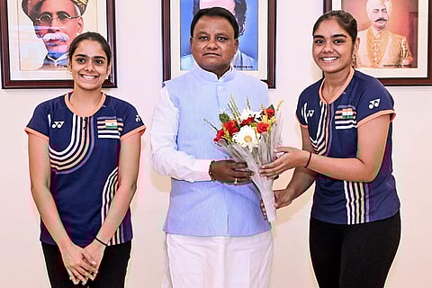 Odisha CM meets Badminton sisters