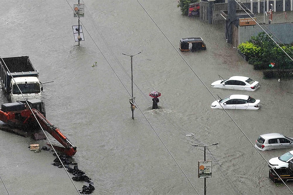 | Photo: Dinesh Parab/Outlook : Weather: Rain in Mumbai