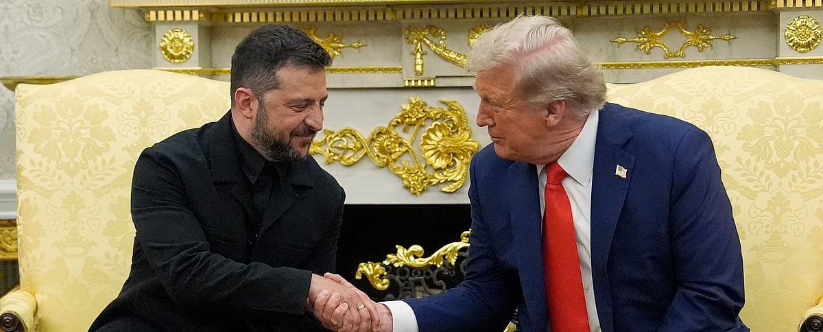 Julia Demaree Nikhinson : United States President Donald Trump with Ukraine President Volodymyr Zelenskyy (L)