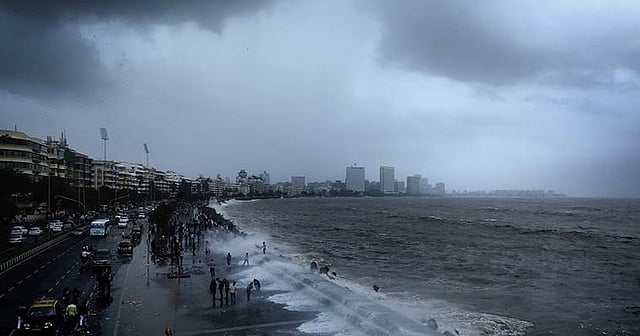 Mumbai Rains Today: City Experiences Light to Moderate Showers with IMD Alert