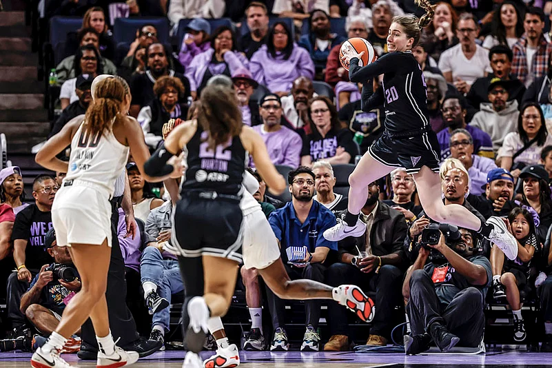 WNBA Basketball game Atlanta Dream vs Golden State Valkyries_Kate Martin
