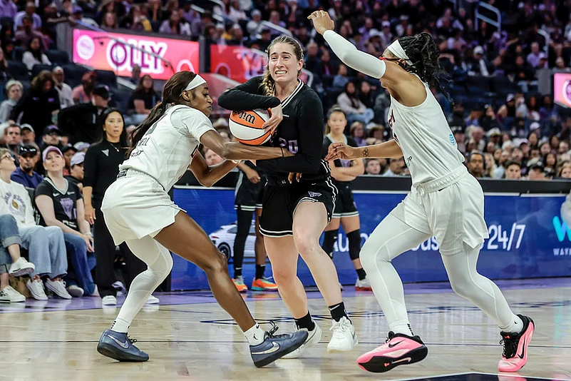 WNBA Basketball game Atlanta Dream vs Golden State Valkyries_Kate Martin