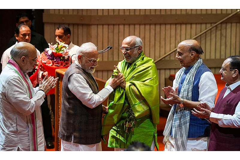 NDA parliamentary party meeting- Modi felicitates C.P. Radhakrishnan