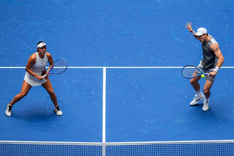 US Open 2025 Mixed Doubles Jack Draper and Jessica Pegula vs Emma Raducanu and Carlos Alcaraz_7