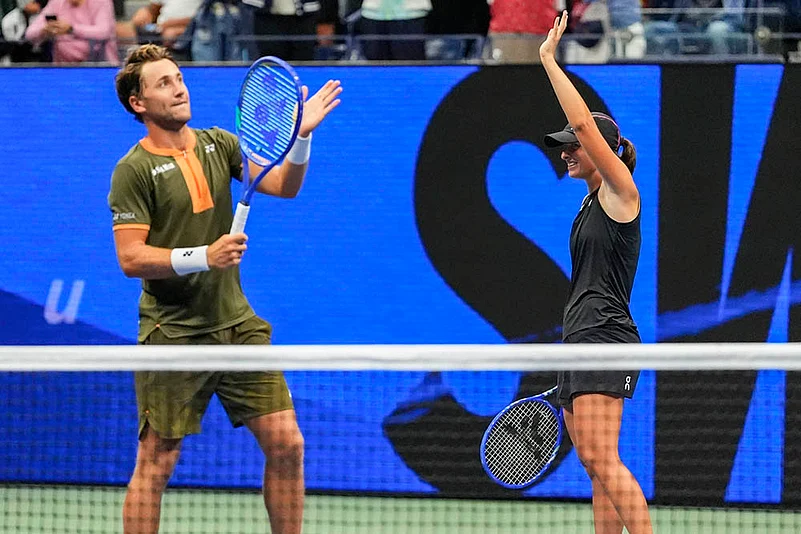 US Open Tennis Mixed Doubles Semi Finals Casper Ruud-Iga Swiatek vs Jack Draper-Jessica Pegula_5
