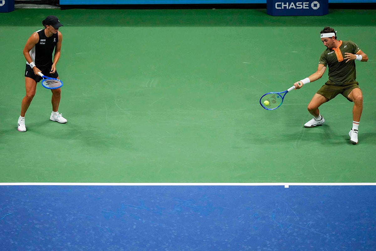 US Open Tennis Mixed Doubles Semi Finals Casper Ruud-Iga Swiatek vs Jack Draper-Jessica Pegula_1