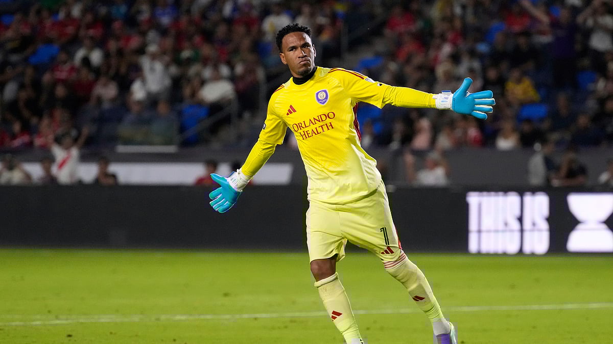 (AP Photo/Mark J. Terrill) : Orlando City SC goalkeeper Pedro Gallese celebrates after he kicked the game-winning penalty kick during the second half of a Leagues Cup quarterfinal soccer match, Wednesday, Aug. 20, 2025, in Carson, Calif.