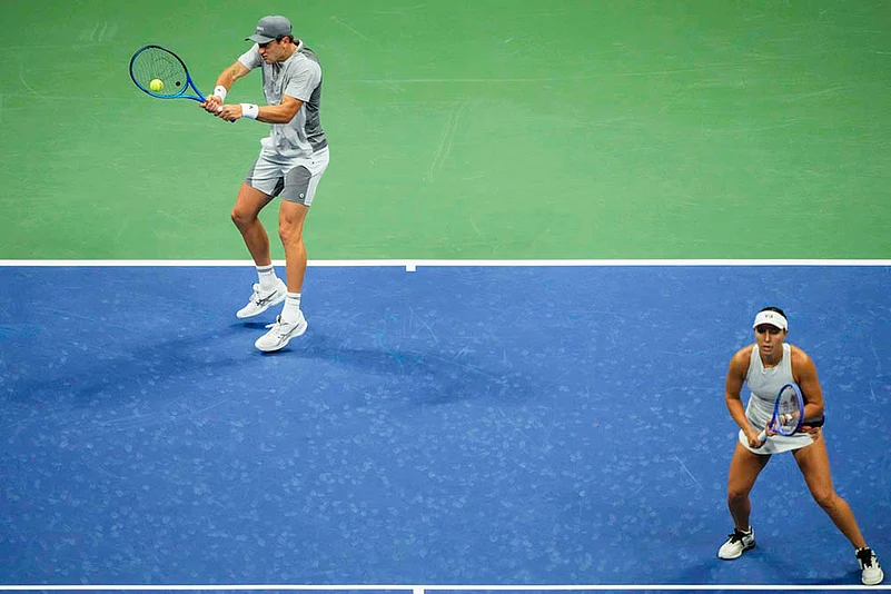 US Open Tennis Mixed Doubles Semi Finals Casper Ruud-Iga Swiatek vs Jack Draper-Jessica Pegula_2