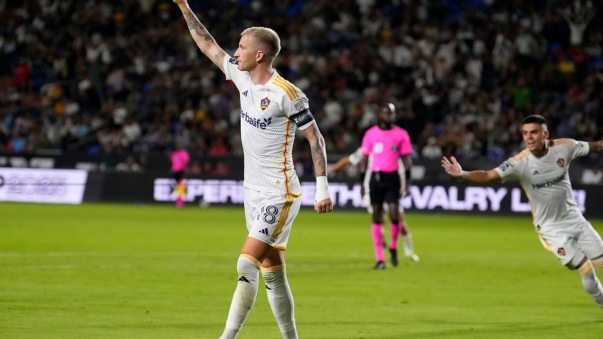 | Photo: AP/Mark J. Terrill : LA Galaxy vs Pachuca, Leagues Cup 2025: LA Galaxy midfielder Marco Reus, left, celebrates after Pachuca scored an own goal during the first half of a Leagues Cup quarterfinal soccer match, Wednesday, Aug. 20, 2025, in Carson, Calif.