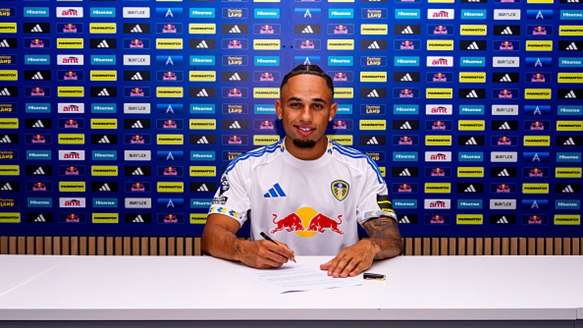 Noah Okafor signs for Leeds