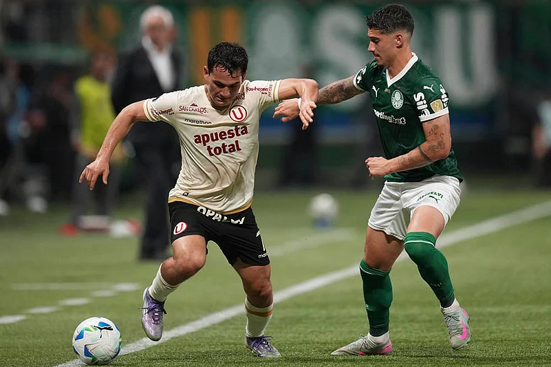 Copa Libertadores 2025 Soccer Perus Universitario de Deportes Vs Brazils Palmeiras_Jairo Velez