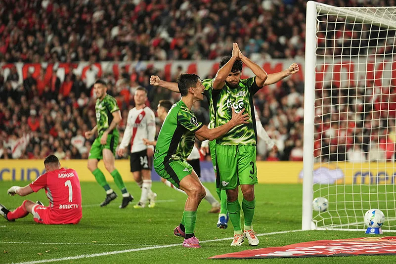 Copa Libertadores 2025 Soccer match Argentinas River Plate Vs Paraguays Libertad_Robert Rojas