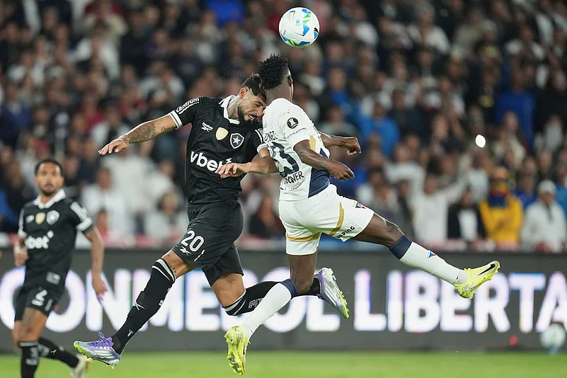 Copa Libertadores 2025 Soccer Brazils Botafogo Vs Ecuadors L.D.U. Quito_Leonel Quinonez
