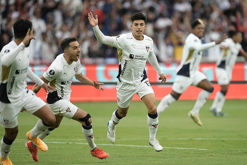 Copa Libertadores 2025 Soccer Brazils Botafogo Vs Ecuadors L.D.U. Quito_Gabriel Villamil