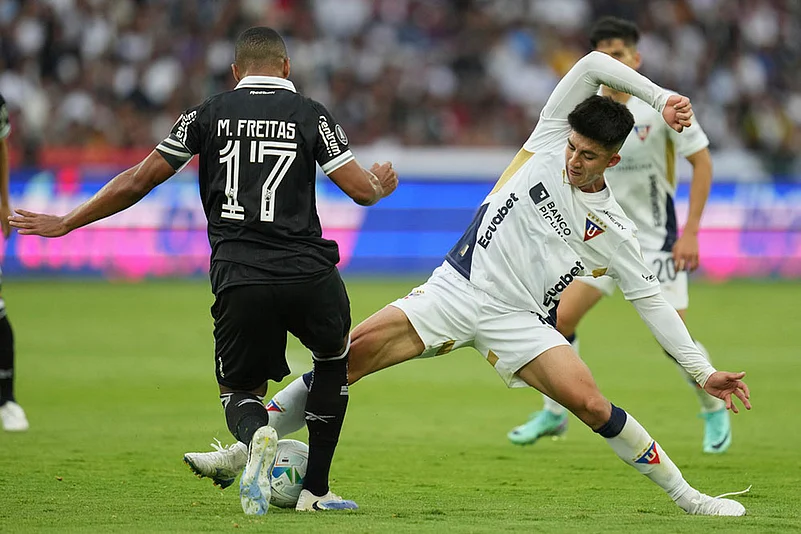 Copa Libertadores 2025 Soccer Brazils Botafogo Vs Ecuadors Liga Deportiva Universitaria_3