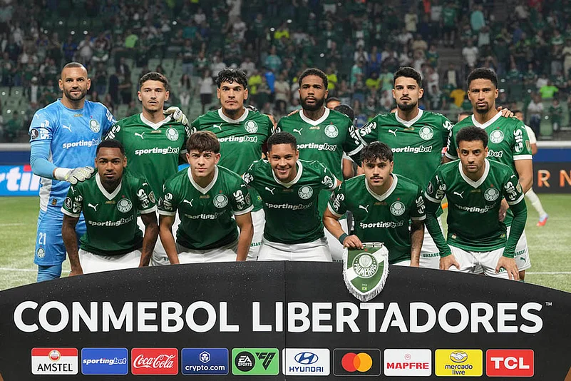 Copa Libertadores 2025 Soccer Perus Universitario de Deportes Vs Brazils Palmeiras_6
