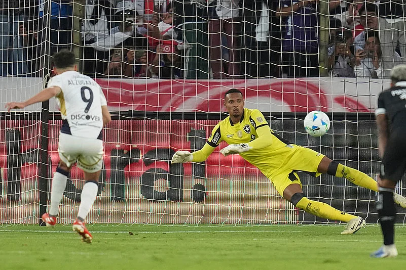 Copa Libertadores 2025 Soccer Brazils Botafogo Vs Ecuadors L.D.U. Quito_Lisandro Alzugaray