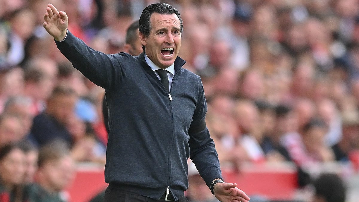 Unai Emery gestures during Aston Villa's match away to Brentford.