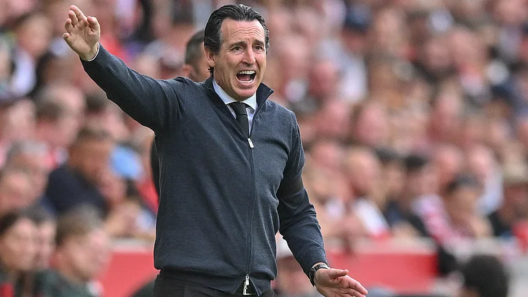 Unai Emery gestures during Aston Villa's match away to Brentford. - null