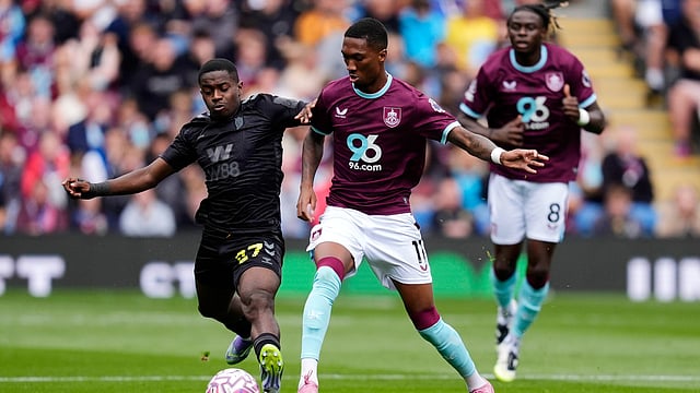 Burnley 2-0 Sunderland, Premier League 2025-26: Turf Moor Sees Match Halted Due To Floodlight Disruption