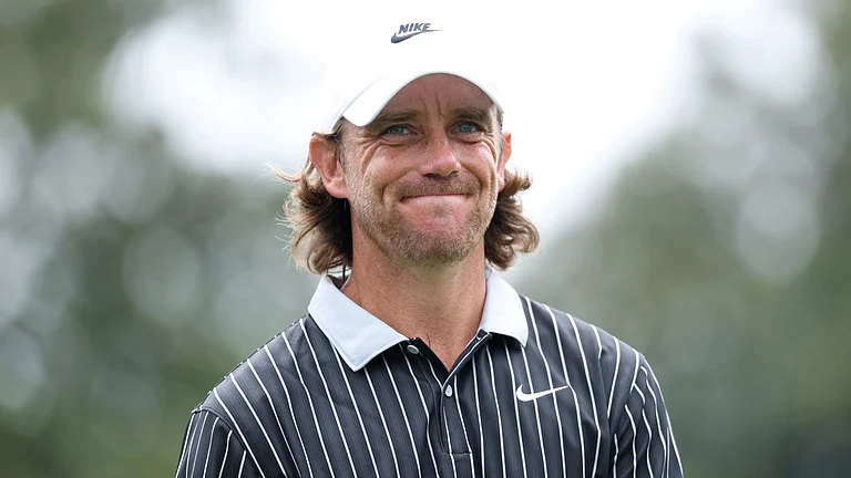 Fleetwood holds a share of the lead in Atlanta - null