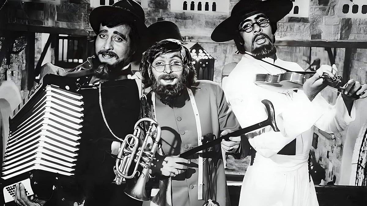 IMDB : Movie still: Amar Akbar Anthony