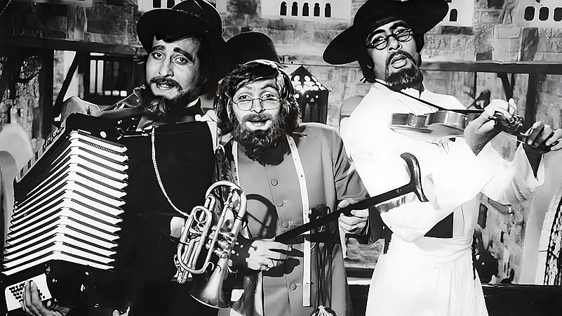 Movie still: Amar Akbar Anthony
