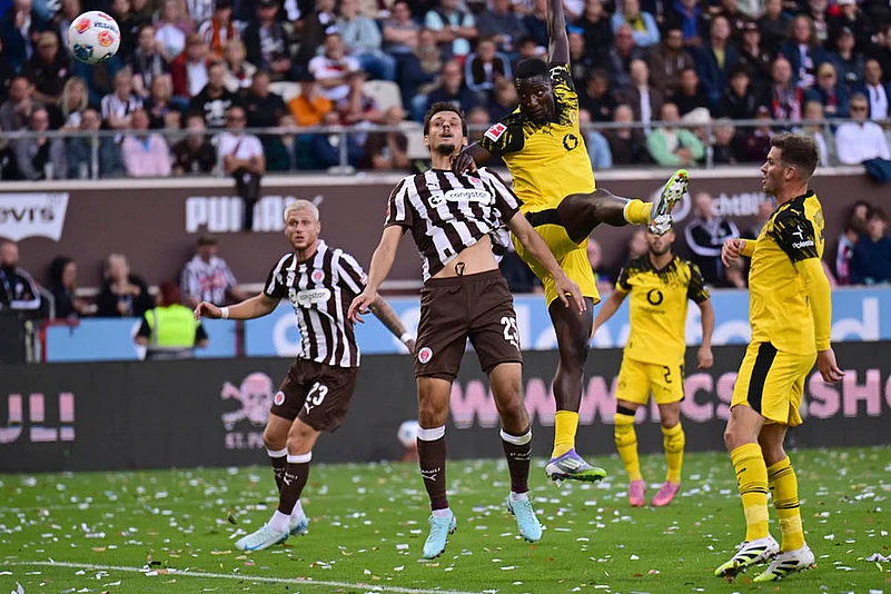 Bundesliga 2025-26 St. Pauli vs Borussia Dortmund soccer match_Adam Dzwigala